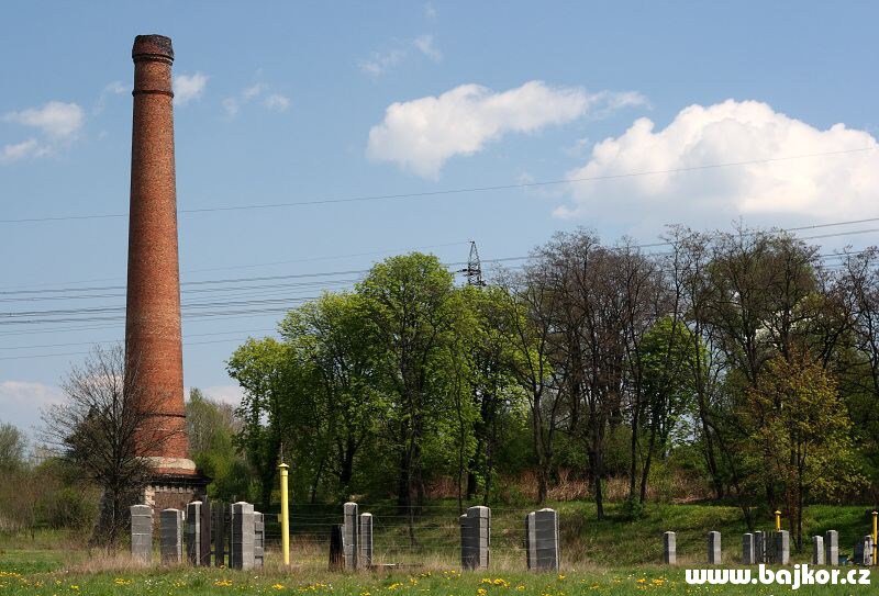 Zbytek z dolu - kom�n, kter� je n�rodn� kulturn� pam�tkou