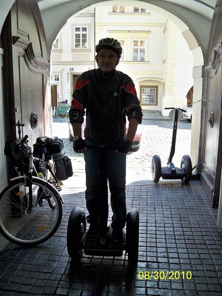 Na kole s br�chou do Hamburgu