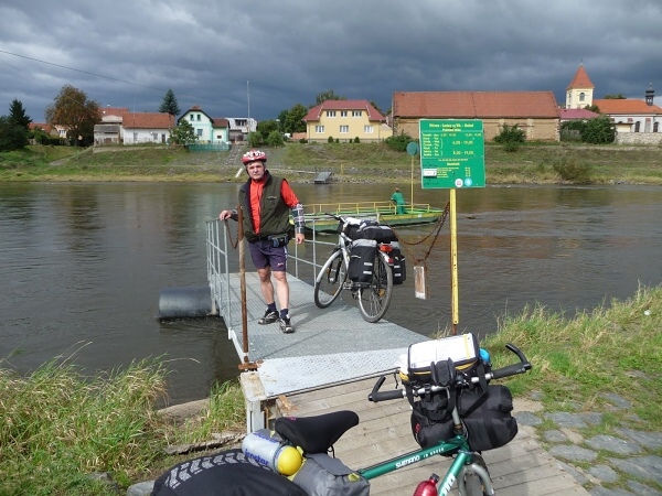 Na kole s br�chou do Hamburgu