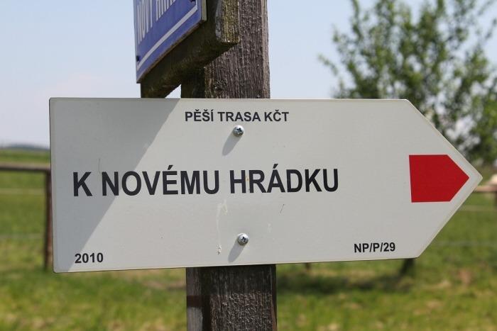 K Ledov�m sluj�m