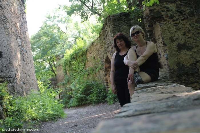 K Ledov�m sluj�m