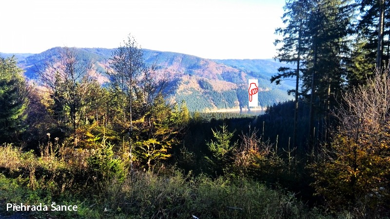 V�stup je t�k�